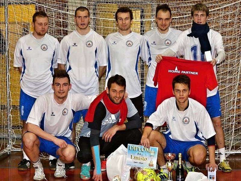 Šestnáct týmů se zúčastnilo 6. ročníku futsalového Lazor Cupu ve Vyškově. Zvítězil speciálně složený tým Vamos Vyškov.