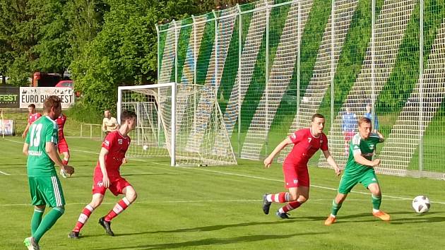 V krajském přeboru remizovali fotbalisté Tatranu Rousínov (zelení) s favorizovanou Líšní 0:0.
