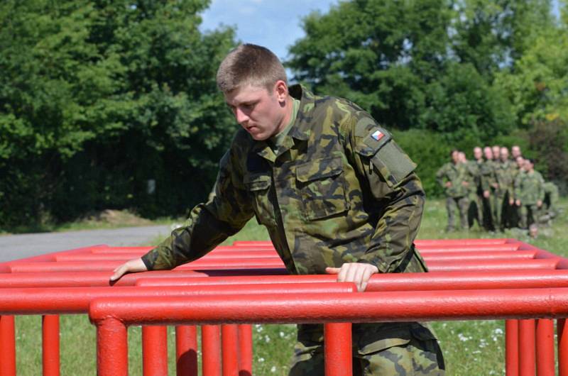 Výcvik armádních rekrutů ve Vyškově.