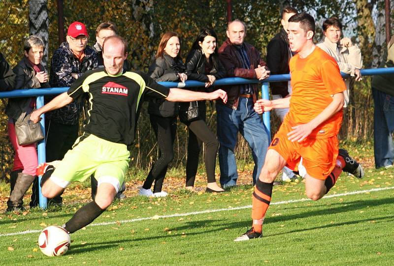 V okresním derby Vyškovska fotbalové I. A třídy skupiny B porazily Dražovice doma Bučovice 2:0 (1:0).