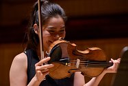 Americká houslistka Esther Yoo