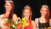 Cvičily zumbu, předvedly se ve svatebních šatech, nechyběla promenáda v plavkách. Miss Vyškov Open 2012 zná vítězku. Na casting přišlo na osmdesát dívek. Sebraly odvahu, bojovaly, ale jen desítka nejlepších v sobotu ve vyškovském Besedním domě okusila atm