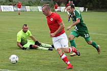 V úvodním kole nového ročníku krajského přeboru prohráli fotbalisté Tatranu Rousínov (zelené dresy) s Boskovicemi 1:3.