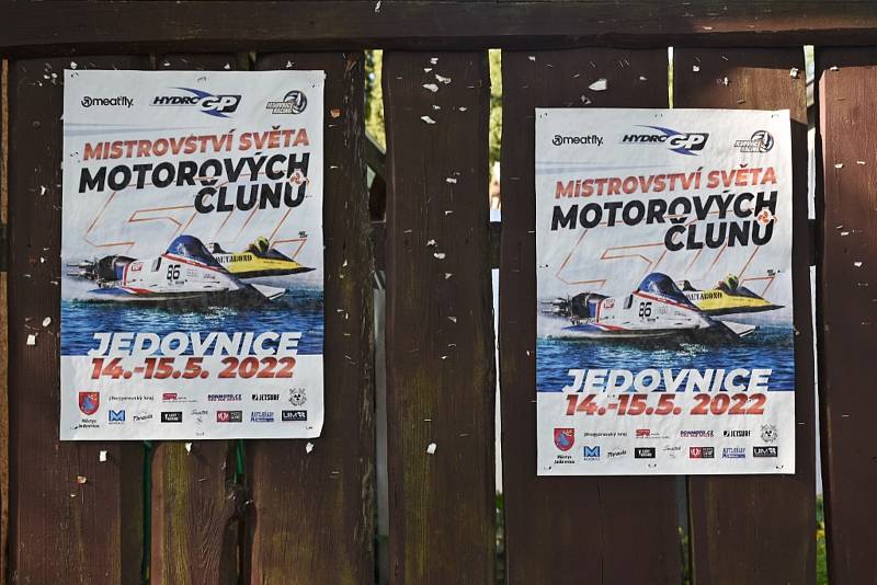 Na rybníku Olšovec v Jedovnicích se konalo mistrovství světa motorových člunů, které patří mezi historicky nejstarší závody nejen u nás, ale i v Evropě.