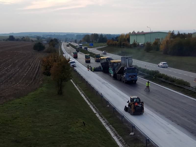 Opravy na dálnici D1 u Ivanovic na Hané.