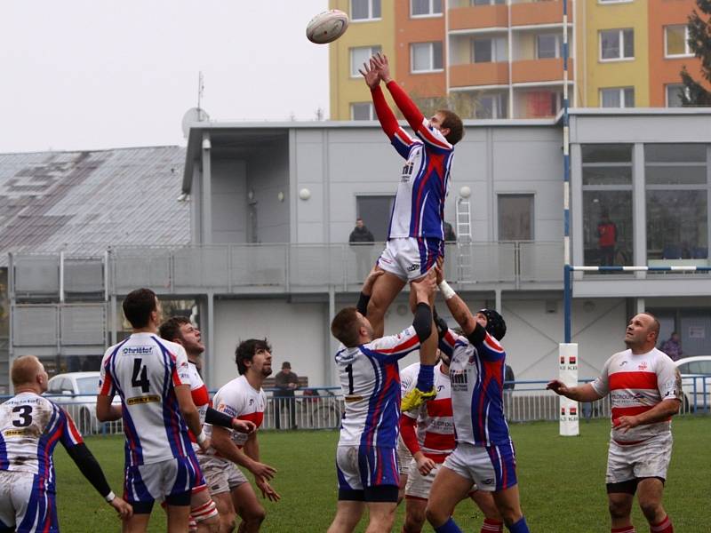 V osmém kole extraligy ragby porazil JIMI RC Vyškov Slavii Praha 27:0.