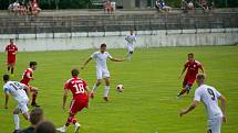 Fotbalisté Vyškova si Uničovem vyzkoušeli své nové domác íprostředí pro II. ligu na stadionu v Drnovicích.