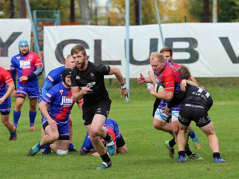 V posledním utkání letošní extraligy na domácím hřišti ragbisté Vyškova (modré dresy) porazili Tatru Smíchov 29:10.