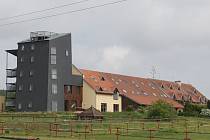 Chátrající farma Bolka Polívky v Olšanech. Ilustrační foto.