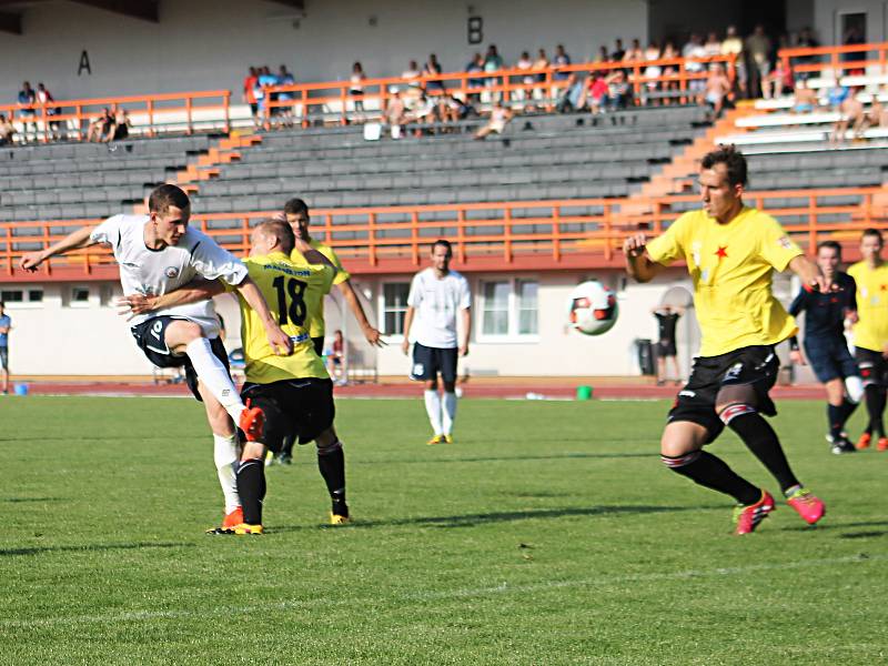 Ve 29. kole Moravskoslezské fotbalové ligy porazil MFK Vyškov doma SK HS Kroměříž (žlutá) 3:2.