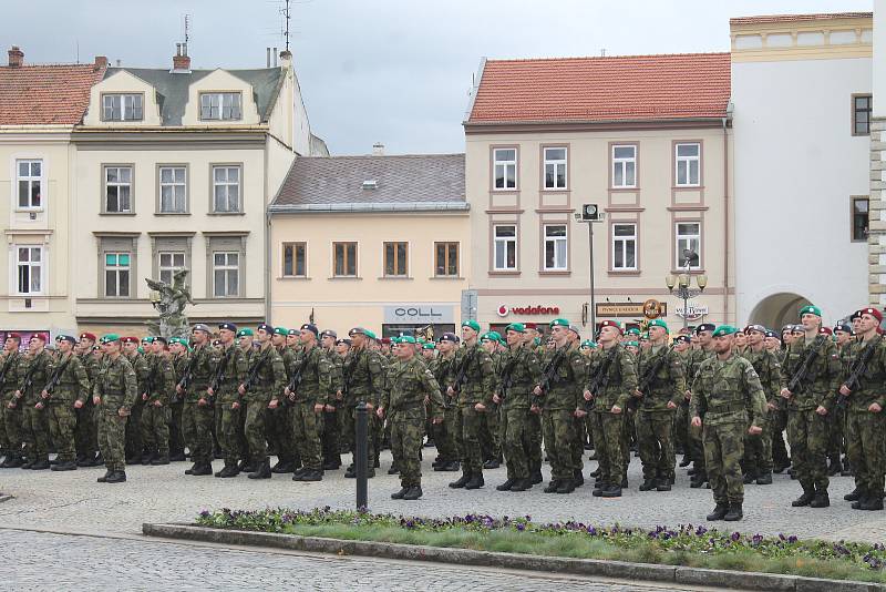 Na Masarykově náměstí ve Vyškově přísahalo šest set vojáků věrnost své zemi.