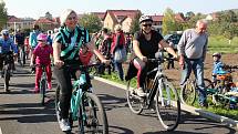 Hromadnou jízdou cyklisté otevřeli první cyklostezku ve Slavkově.