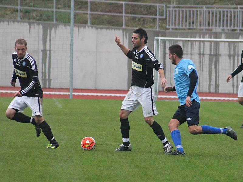 V 7. kole I. B třídy porazili fotbalisté Slavkova u Brna (v modrém) Babice nad Svitavou 3:1.