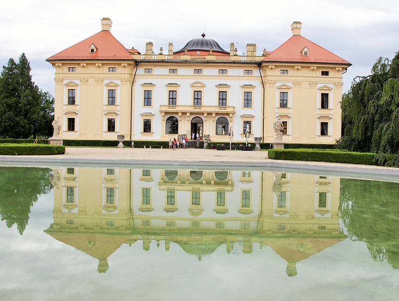 Nedělní odpoledne nabídlo návštěvníkům zámku ve Slavkově pohádku o Popelce.