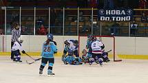 V osmifinále na domácí hokejisty (v modrém) čekalo družstvo Hoby Bratislava. Hosté nedokázali do vyškovské branky dostat ani jediný puk. 