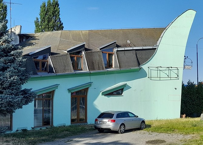 Bývalý penzion Klobouk ve Slavkově u Brna.