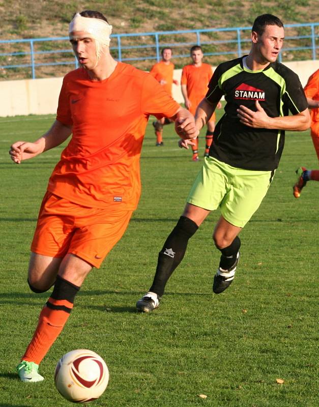 V okresním derby Vyškovska fotbalové I. A třídy skupiny B porazily Dražovice doma Bučovice 2:0 (1:0).