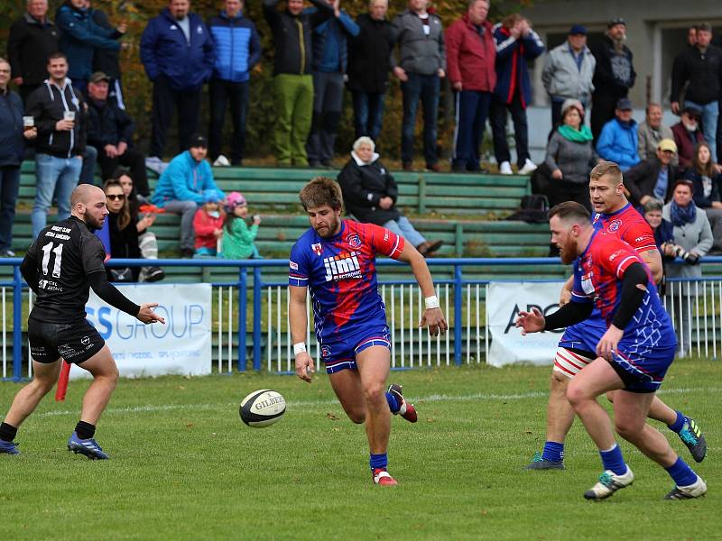 V posledním utkání letošní extraligy na domácím hřišti ragbisté Vyškova (modré dresy) porazili Tatru Smíchov 29:10.