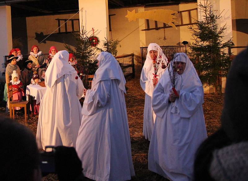 Stodola Hanáckého statku ve Vyškově připomněla tradiční akcí návštěvníkům zvyky a tradice v době adventu Součástí byl i jarmark.