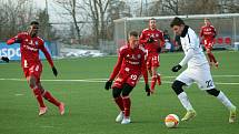 Fotbalisté MFK Vyškov (bílé dresy) rozehráli Zimní Tipsport ligu porážkou se Sigmou Olomouc 2:4.