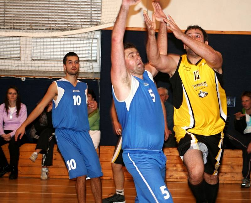 V utkání oblastního přeboru II. třídy basketbalistů porazil BK Vyškov tým Blanska 71:58.