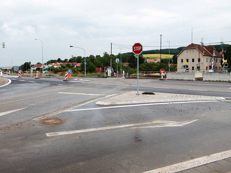 Rekonstrukce křižovatky v Nesovicích je už takřka u konce. Obyvatele obce ale její nová podoba příliš nenadchla.