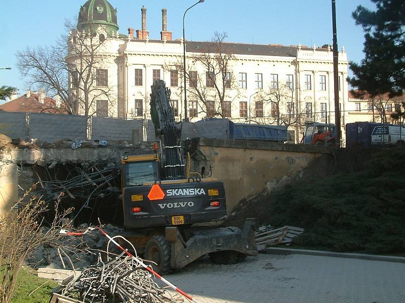 Demolice podchodu ve Vyškově