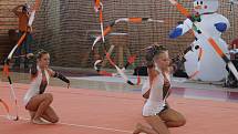 Vyškovské zástupkyně kategorie J (na snímku) zacvičily společnou skladbu se stuhami. Odvedenému výkonu přisoudily rozhodčí body, které moderním gymnastkám vynesly druhé místo mezi ostatními soupeřkami. 