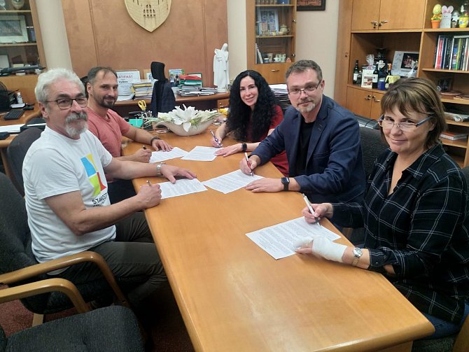 Zástupci jednotlivých uskupení už ve Vyškově podepsali koaliční dohodu.