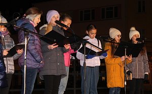 Vyškované zpívali koledy na Masarykově náměstí také minulý rok při loňském ročníku akce. 