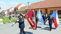 Dobrovolní hasiči z Velešovic pořádaji v obci například masopust.