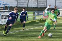 V utkání D skupiny Moravskoslezské divize vyhráli starší dorostenci Vyškova (zelené dresy) v Břeclavi 4:2.