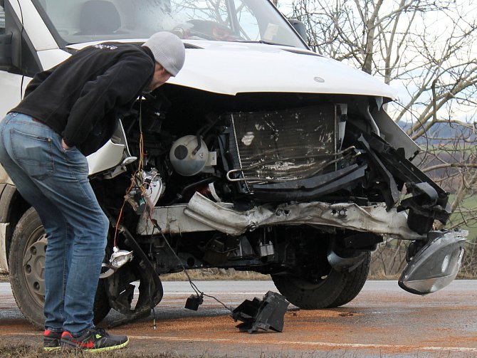 Nehoda u Tučap si vyžádala dvě zranění.