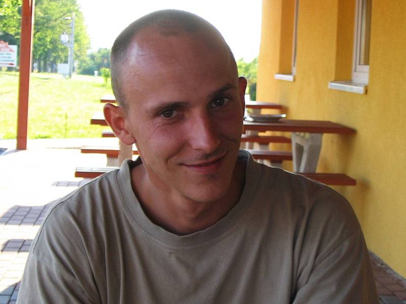 V Ostravě, Kroměříži a Otrokovicích pomáhal bučovický voják Vladimír Jabůrek po povodních v roce 1997.