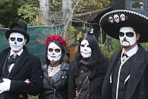 V bistru Panelka na Vyškovsku slavili lidé mexický Día de los Muertos.