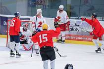 Ve druhém přípravném utkání se hokejistům Vyškova (červené dresy) dařilo. Ve Žďáru n. S. vyhráli 8:3.
