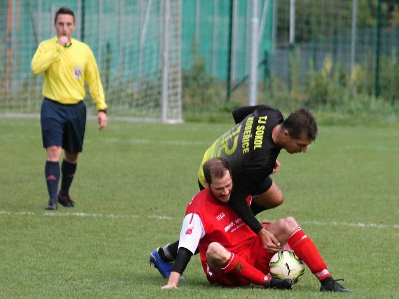 Smínky jsou z loňského utkání Kobeřic (tmavé dresy v Brně-Medlánkách (3:3).