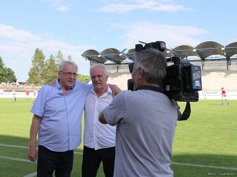 Při příležitosti devadesáti let fotbalu v Drnovicích zažil tamní stadion exhibiční fotbalový zápas.