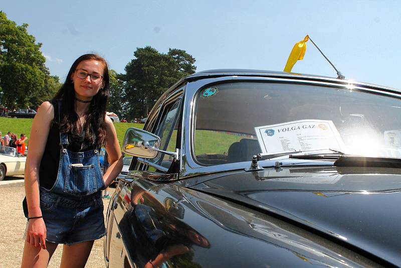 Slavkovský zámek znovu hostil nejen veterány. Oldtimer festival navštívily tisíce lidí.