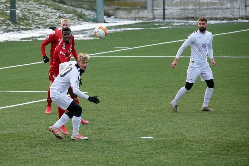 Fotbalisté MFK Vyškov (bílé dresy) rozehráli Zimní Tipsport ligu porážkou se Sigmou Olomouc 2:4.