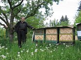 Jan Alán z Radslavic musel část svých úlů spálit kvůli včelímu moru. V další části, kterou měl umístěnou na jiném místě, se nákaza nepotvrdila. Věří, že tyto úly zachrání.  