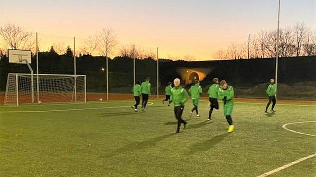 Zimní přípravu na jarní část krajského přeboru zahájili fotbalisté Tatranu Rousínov na vlastním umělém trávníku.