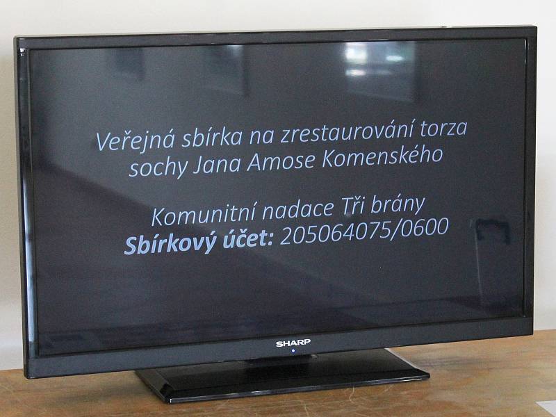 Nadace Tři brány pořádá sbírku na rekonstrukci sochy Jana Amose Komenského. Podílejí se na ní i studenti vyškovského gymnázia, kam se má restaurovaná socha vrátit.