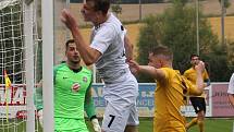 V přípravném utkání účastníků Moravskoslezské ligy porazil Slovan Rosice (žluté dresy) na domácím hřišti MFK Vyškov 4:0.