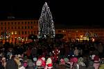 Necelé tři stovky lidí se ve středu vpodvečer sešly na vyškovském Masarykově náměstí při adventní akci Česko zpívá koledy.