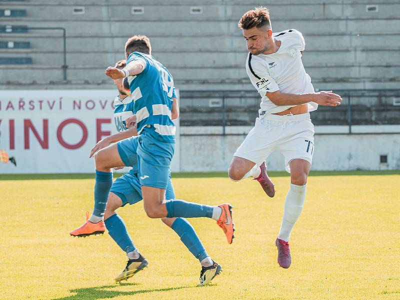 Fotbalisté MFK Vyškov (bílé dresy) porazili v desátém kole II. ligy Ústí nad Labem 1:0.