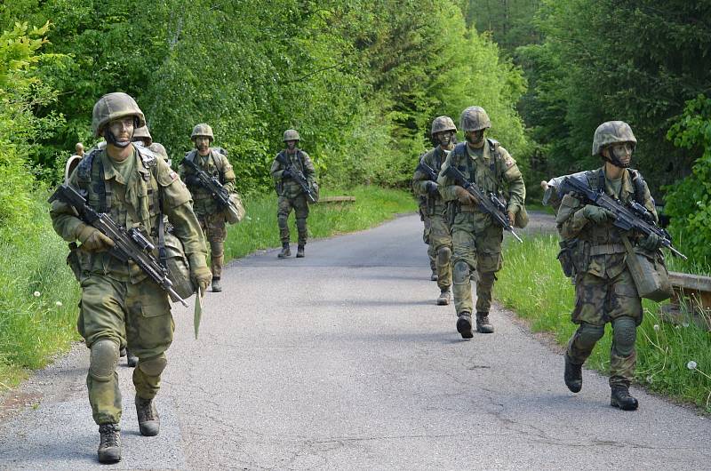 Kurzem prošla také stovka záložáků a dobrovolníků.