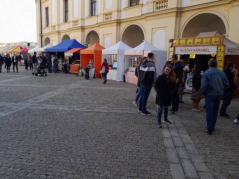 Na čokoládovém festivalu ve Slavkově u Brna nabízí své výrobky pětačtyřicet prodejců.