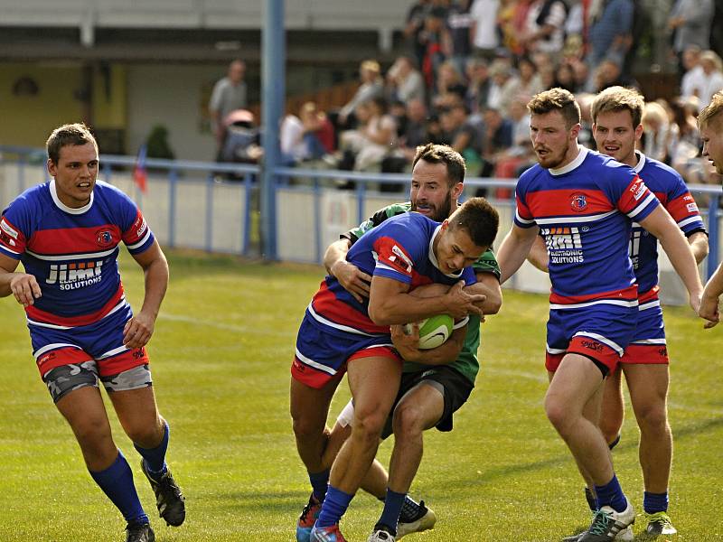 V jihomoravském derby  Poháru ČSRU ragbistté Jimi Vyškov porazili Dragon Brno 36:22.