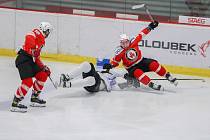 Hokejisté Vyškova (v červeném) porazili silný Havířov překvapivě vysoko 8:2.